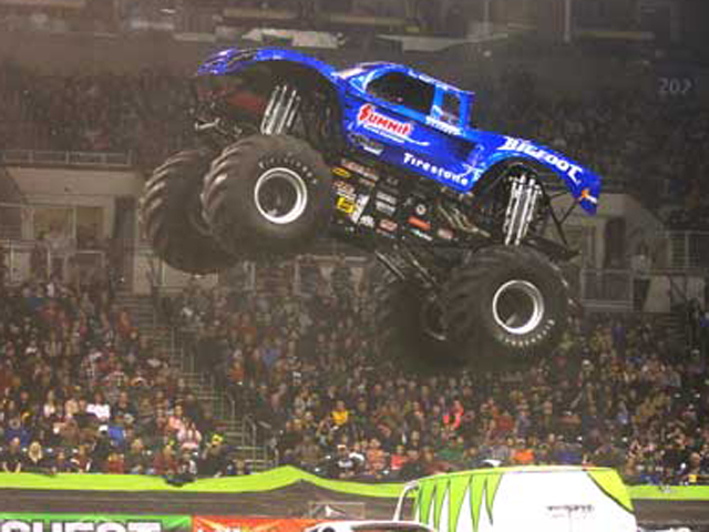 BIGFOOT Monster Truck Teams To Defend 2014 Racing Series Titles