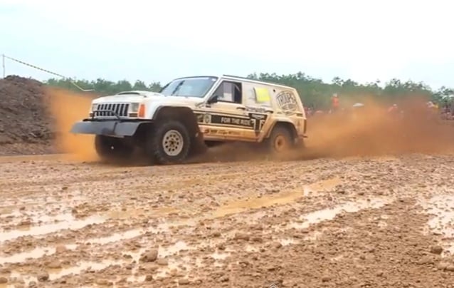 Video: Indonesia Xtreme Off Road Racing Series – Muddy Fun!
