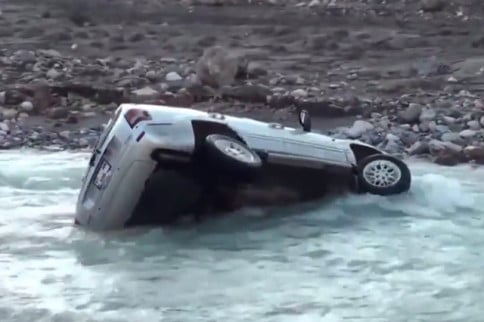 Epic Fail: Grand Cherokee Attempts River Fording