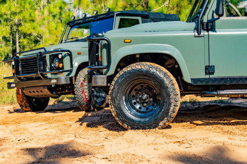 British Mud Buds: Matching Land Rover D90 Twins