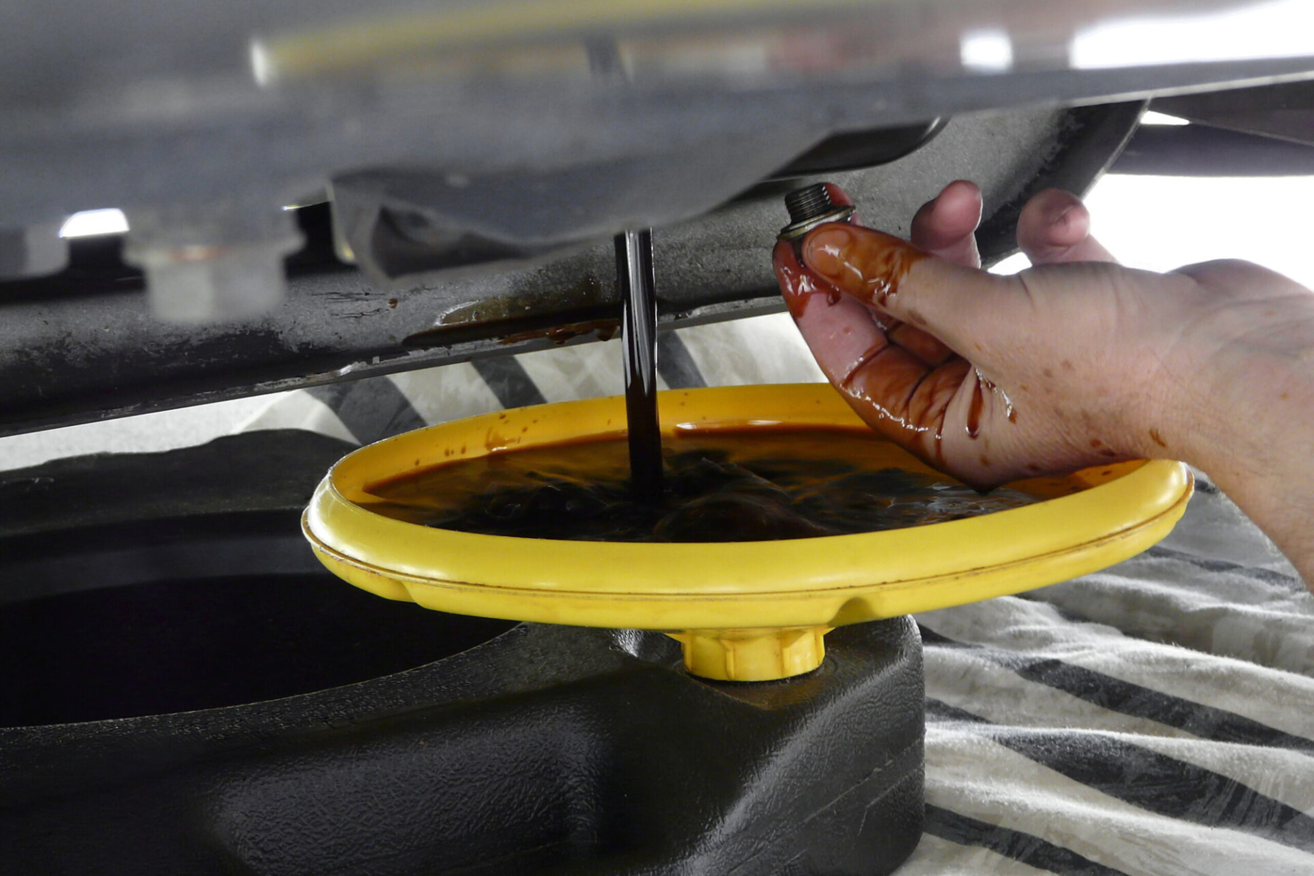 Cold Or Hot – When Do You Change Your Motor Oil